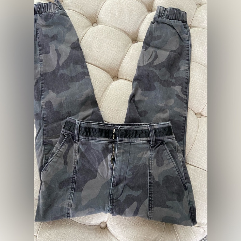 Hollister  Woman’s Camouflage Joggers